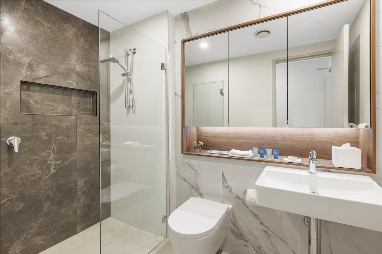 Meriton Suites Liverpool Exterior photo Bathroom