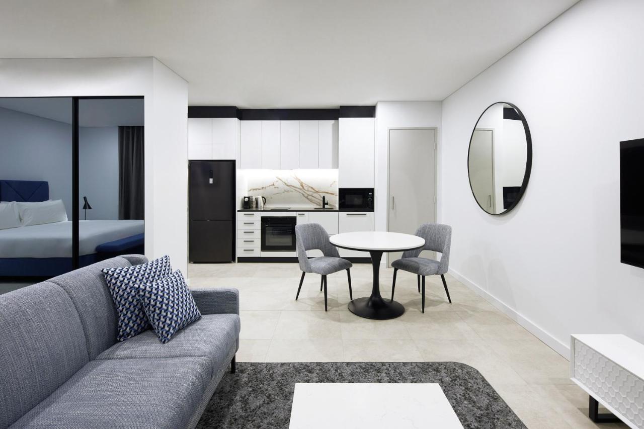 Meriton Suites Liverpool Exterior photo A typical apartment at The Standard