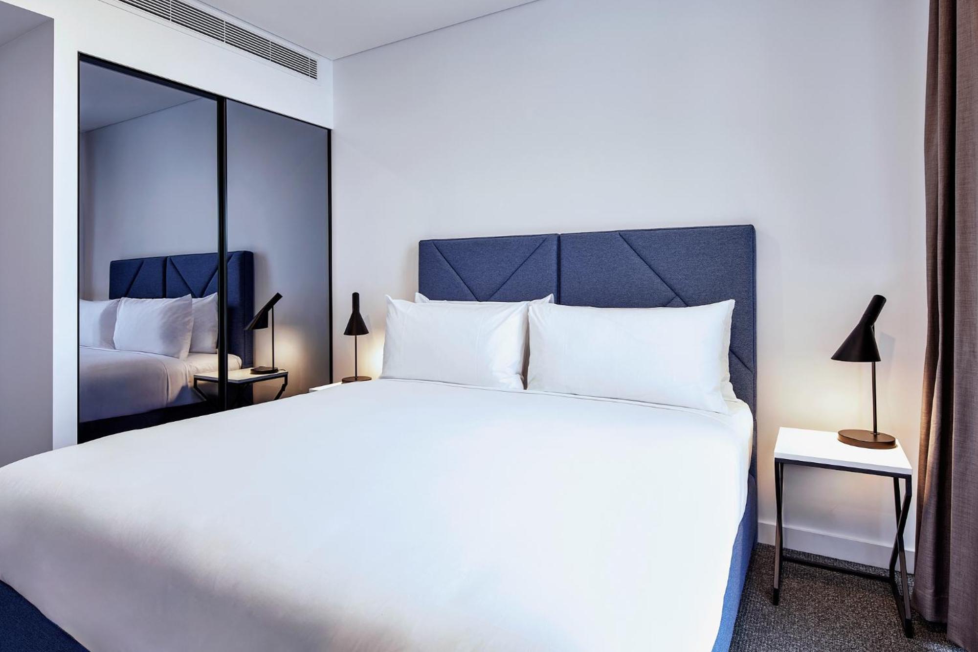 Meriton Suites Liverpool Exterior photo Bedroom