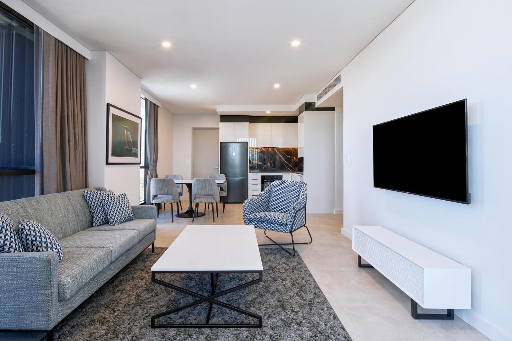 Meriton Suites Liverpool Exterior photo A typical apartment interior