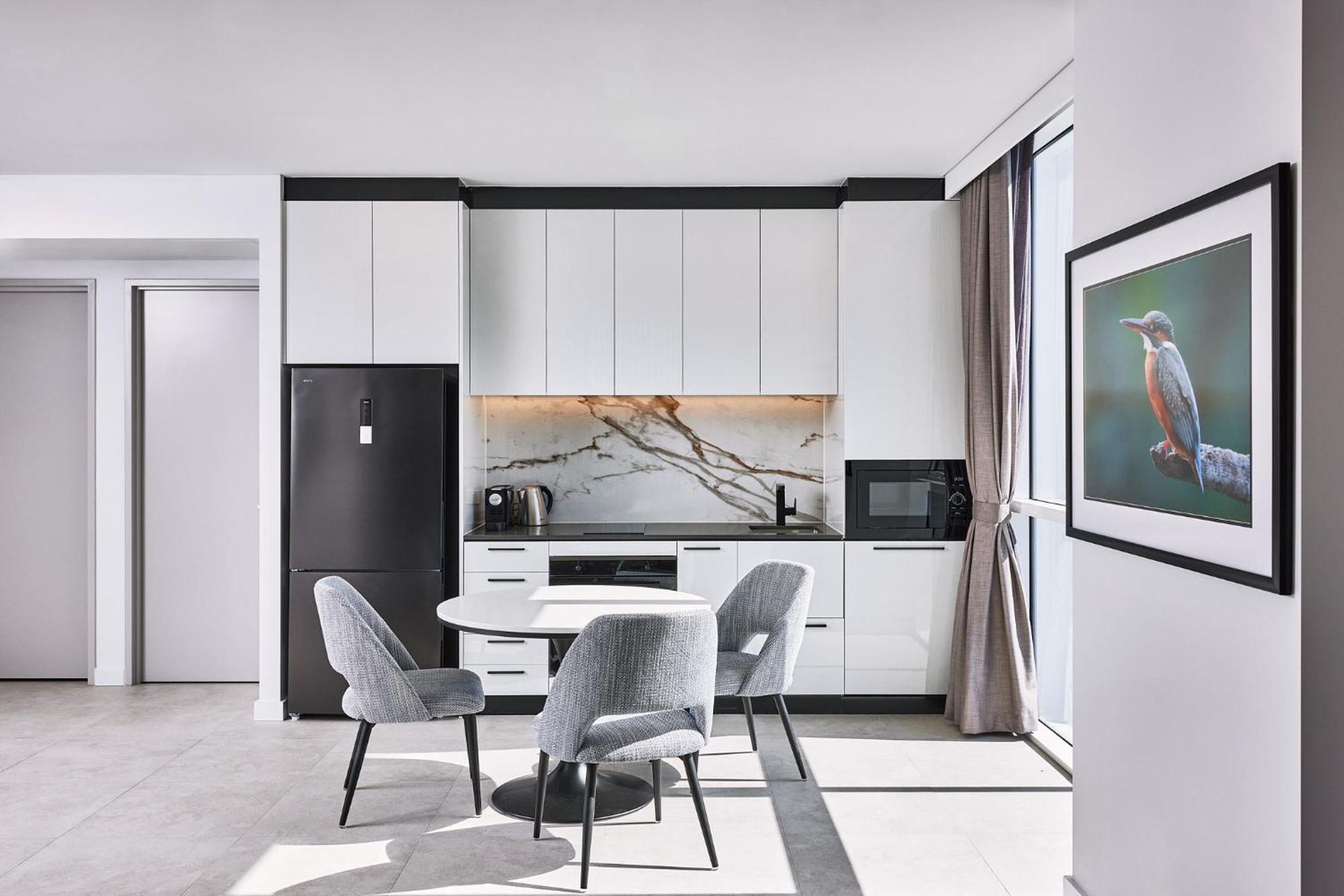 Meriton Suites Liverpool Exterior photo A kitchen in a serviced apartment