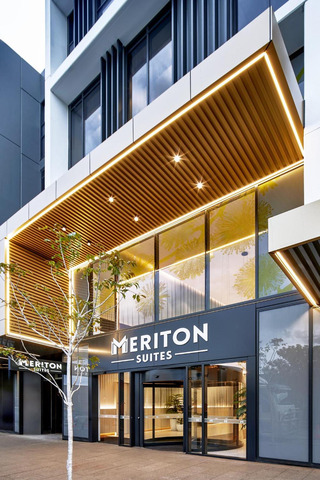 Meriton Suites Liverpool Exterior photo Meriton Suites