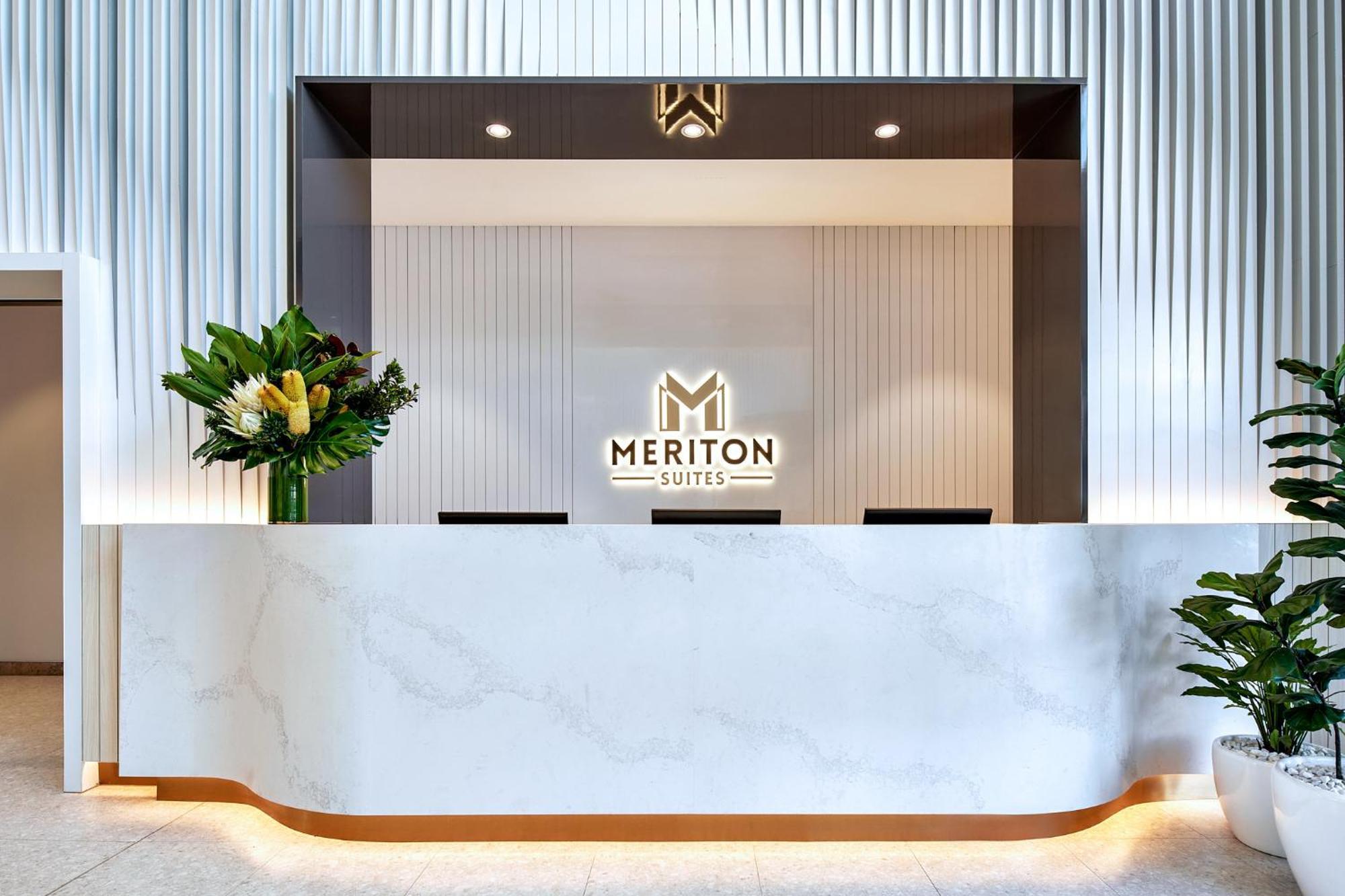 Meriton Suites Liverpool Exterior photo Meriton Hotel