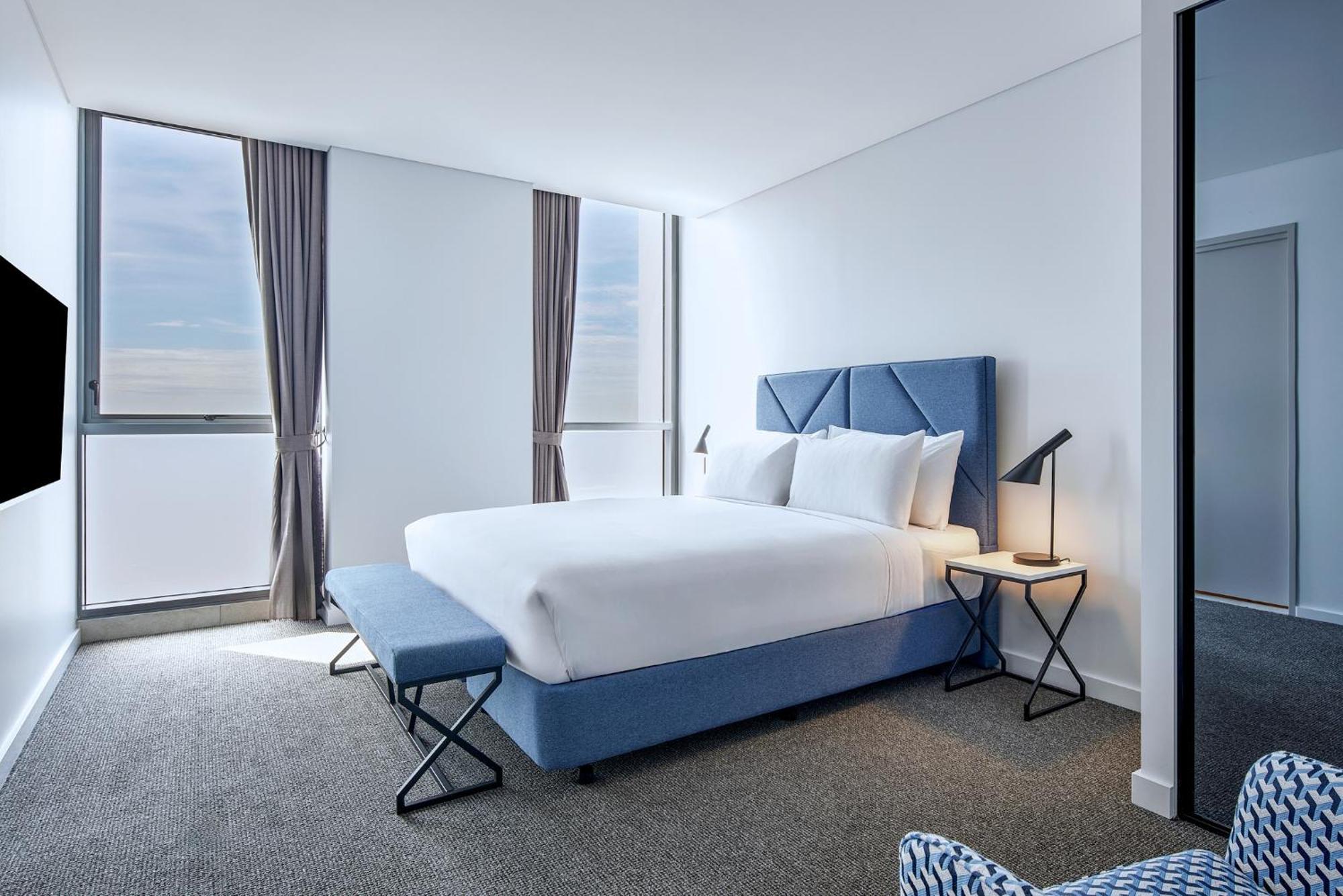 Meriton Suites Liverpool Exterior photo A bedroom at the hotel