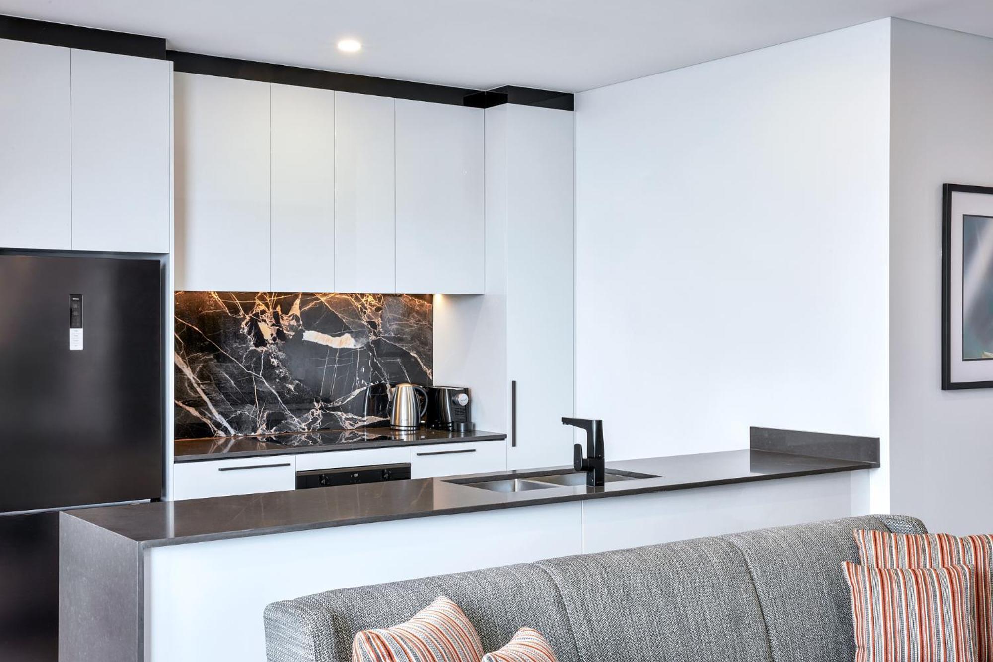Meriton Suites Liverpool Exterior photo A modern kitchen