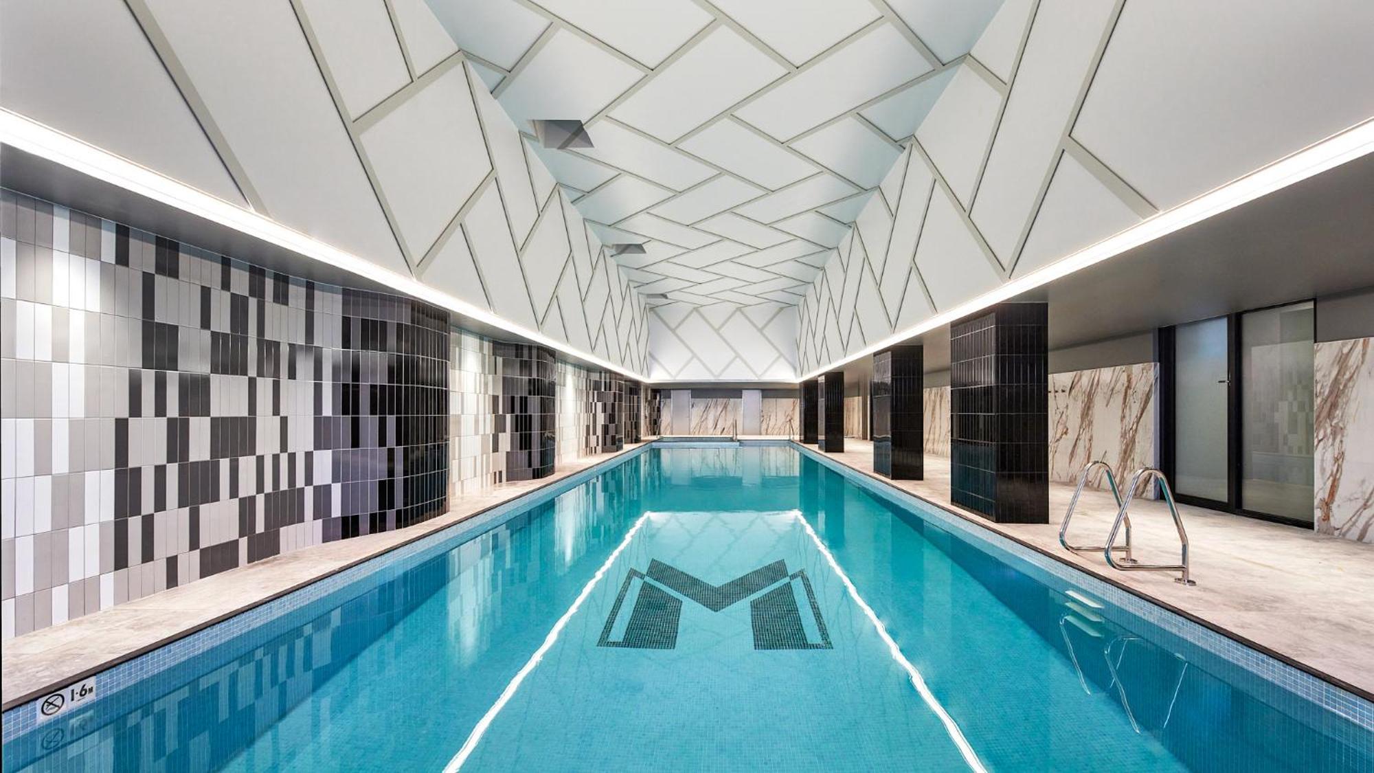 Meriton Suites Liverpool Exterior photo The pool at M on Mary