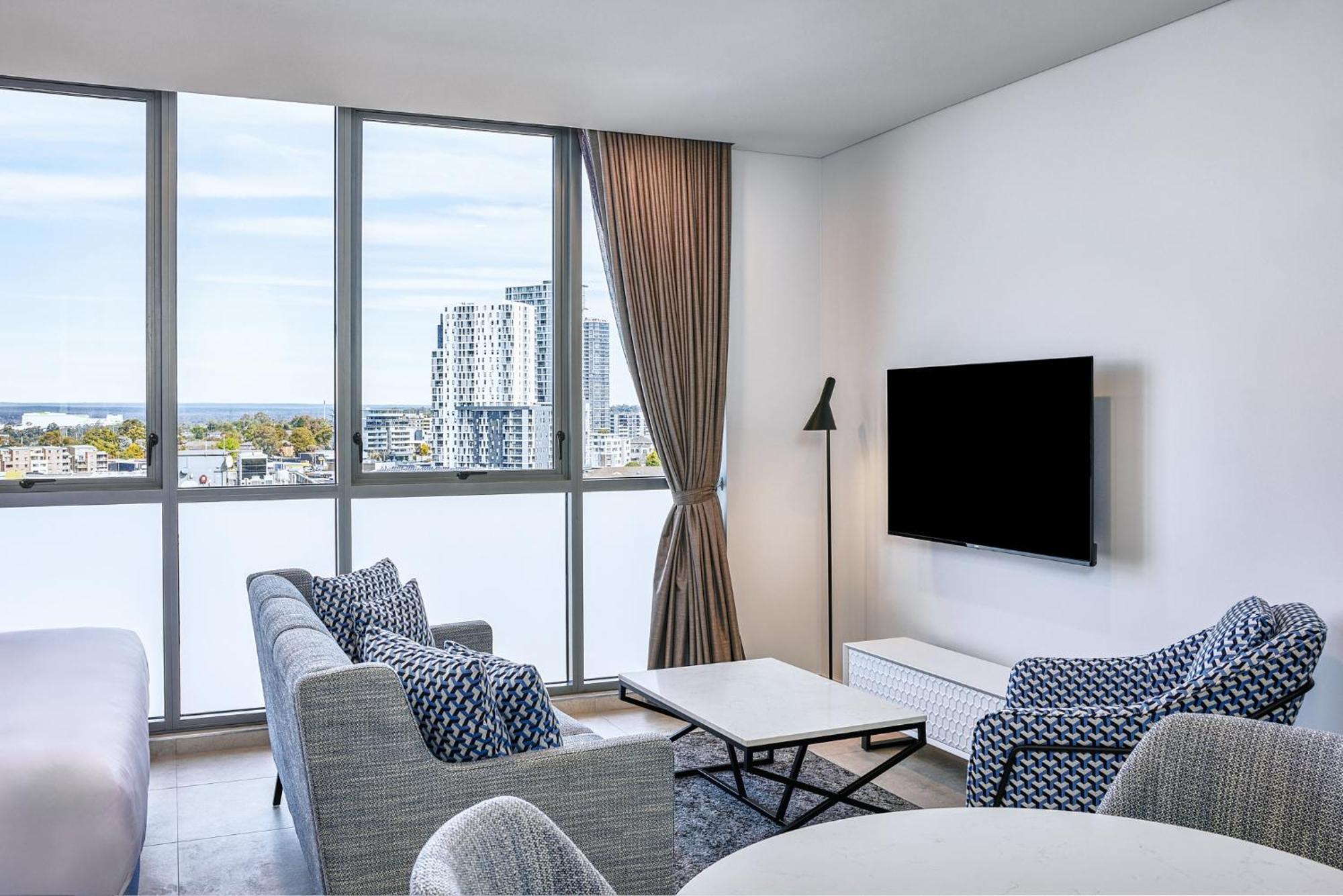 Meriton Suites Liverpool Exterior photo Living room